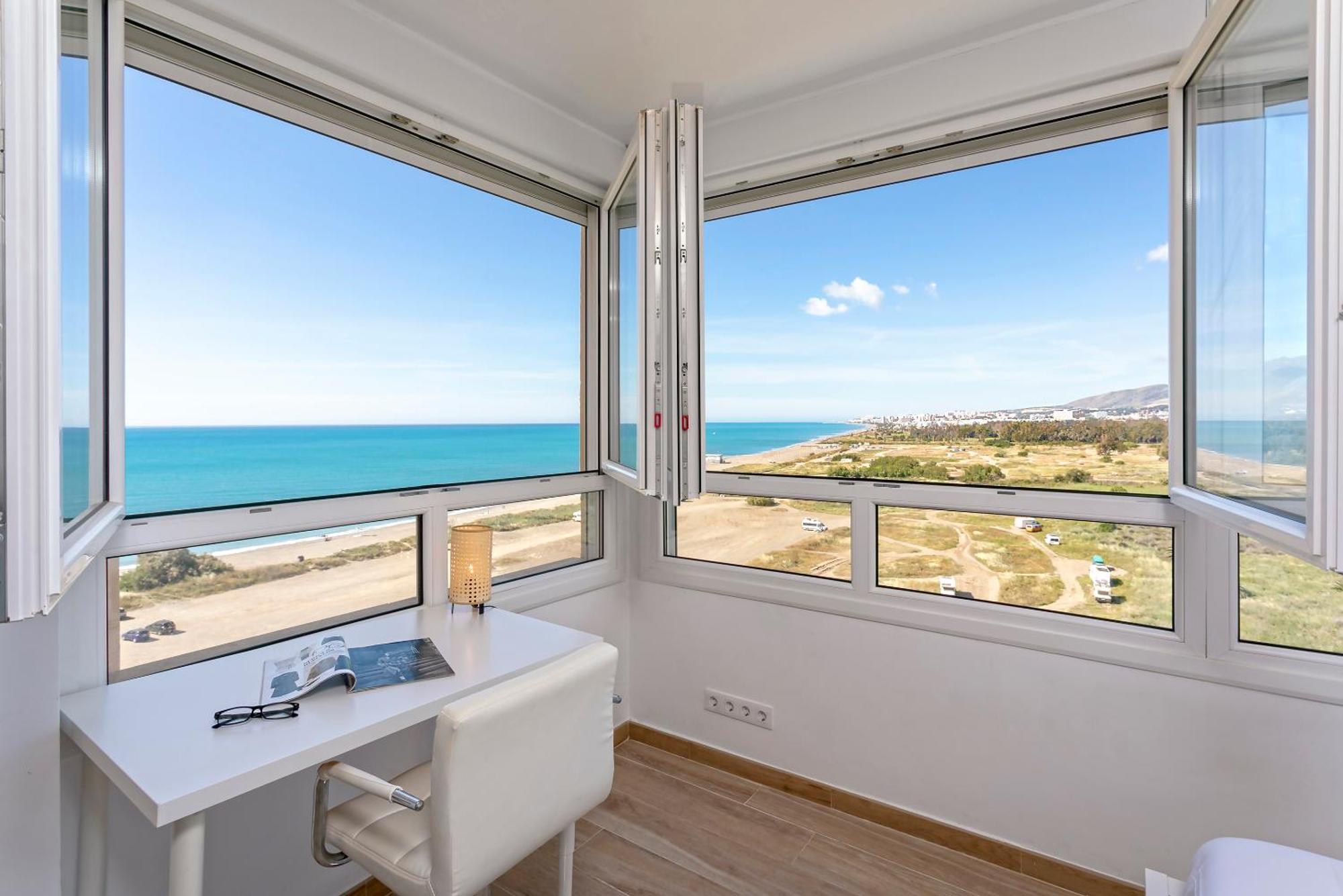 Sunstay Guadalmar Loft Seaview Málaga Dış mekan fotoğraf